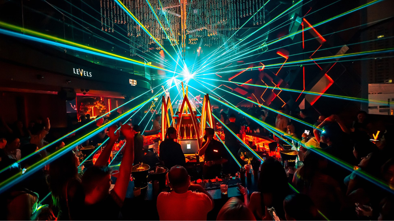 Bangkok Premium Pub Crawl Experience Bangkok Nightlife: Premium Pub Crawl Experience in Sukhumvit Soi 11